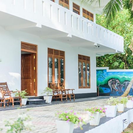 Scenery River Star Hotel Hikkaduwa Bagian luar foto