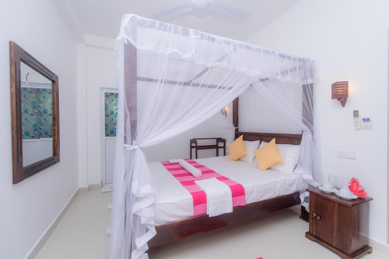 Scenery River Star Hotel Hikkaduwa Bagian luar foto