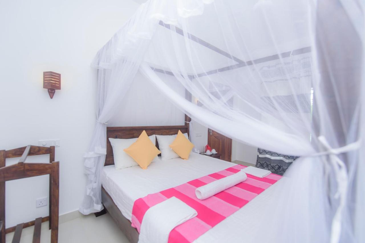 Scenery River Star Hotel Hikkaduwa Bagian luar foto