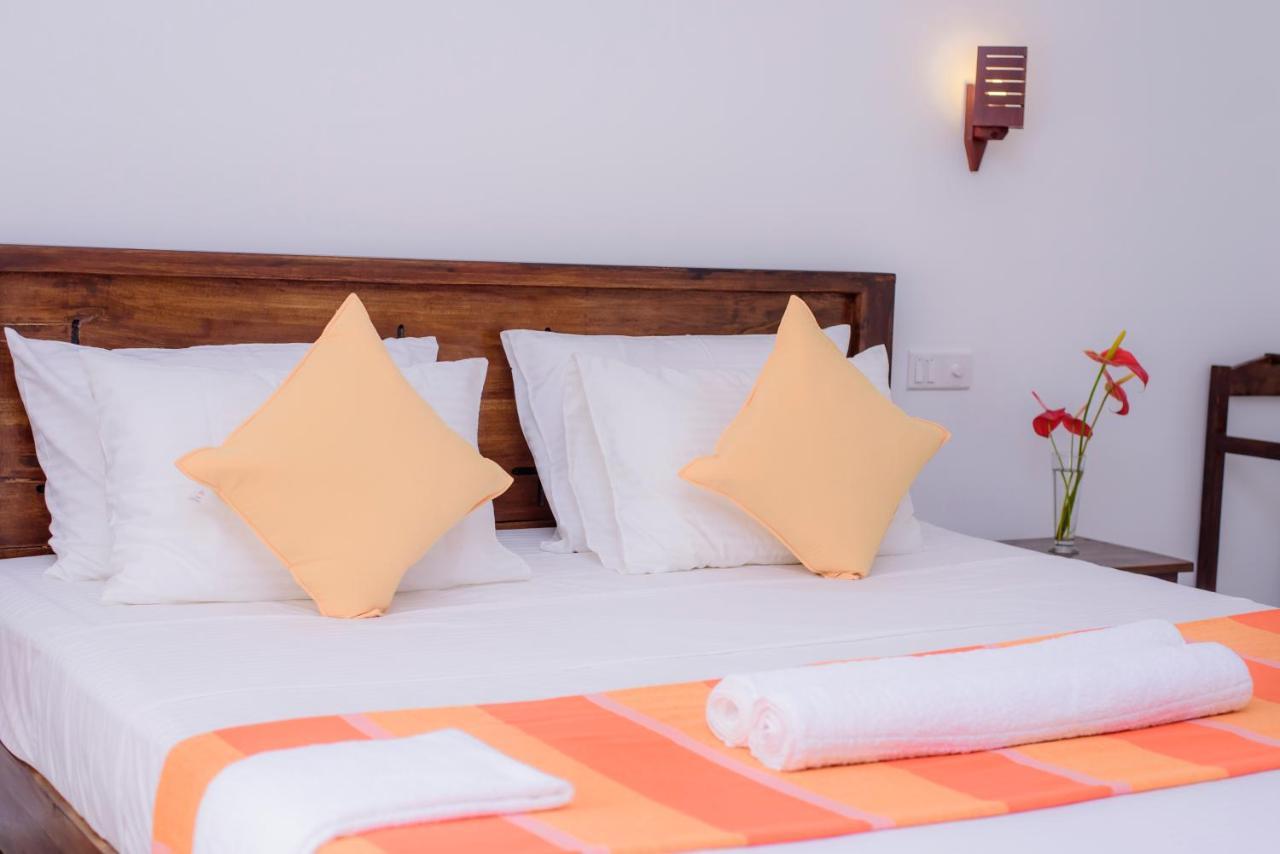 Scenery River Star Hotel Hikkaduwa Bagian luar foto